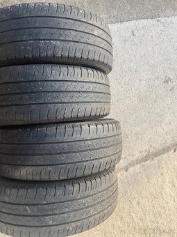 Pneu 215/60/17 C - 5