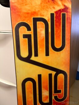 Snowboard GNU vel.155, boty Burton vel. 42, vázání - 5