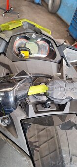 Prodám vodní skútr Sea Doo RXP-X-300. - 5
