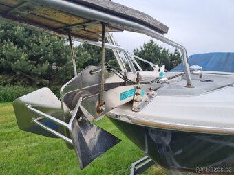 Kajutový člun Maxum 2300 SC pro 10 osob - 5