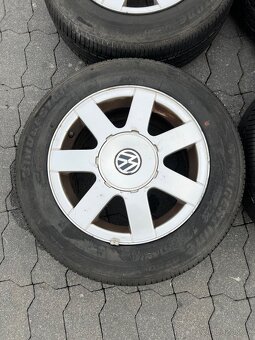 Originální ALU VW 5x112 R15 - pneu 6-7mm - 5