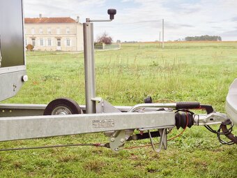 Nákladní přívěs skříň 2500kg - 5