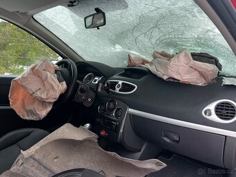 Prodám havarovaný Renault Clio Grandtour 1.2 benzín (55 kW), - 5