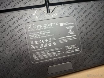 Mechanická klávesnice Razer blackwidow V4 x - 5