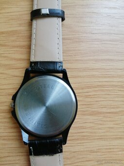 Dámské hodinky zdobené kamínky - 5