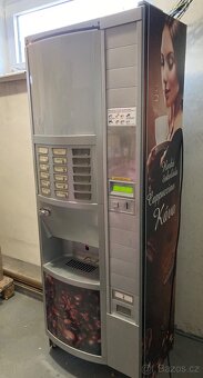 3 automaty na kávu Rhea Sagoma a Luce - 5