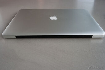 Apple MacBook Pro 17" Intel Core i7 2.2 GHz, 16 GB RAM - 5