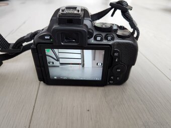 Nikon D5600, objektivy 18-140 + brašna - 5