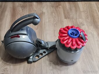 Bezsáčkový vysavač Dyson - 5