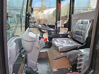 Kolový nakladač TH 922 - 5