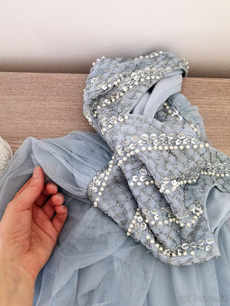 Blankytně modré šaty Lace & Beads - 5