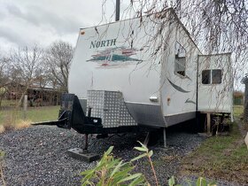 Americký obytný caravan North Shore s 2x bočními výsuvy - 5