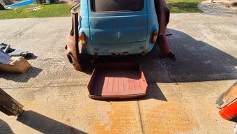 Škoda 1202 VAN 80% plecharina + veci k renovaci - 5