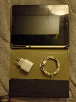 Apple iPad 8. Generace - 5