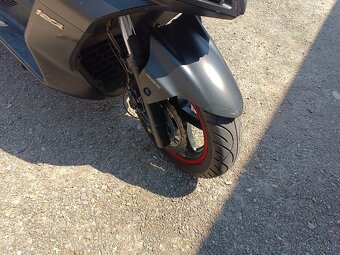 Kymco Downtown 125 černý 2 - 5
