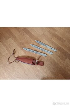 set vrhacích nožů s pouzdrem - 5