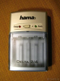 Nabiječka baterii Univerzální AA + AAA + 9V Ni-MH a Ni-Cd - 5