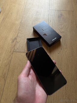 Samsung Galaxy S24 256GB šedý - 5