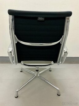 Křeslo Vitra EA 124 - 5