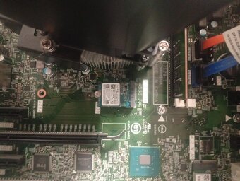 Dell Vostro sestijadrovy Intel osmé generace - 5