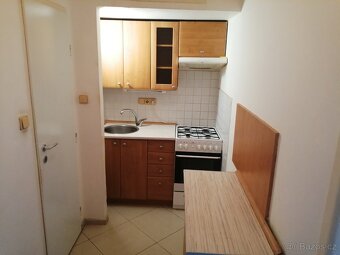 Pronájem 2+1, ulice Příční, centrum, 70 m2, balkon, komora - 5