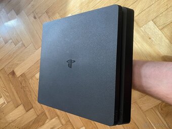 Playstation 4 slim - 5