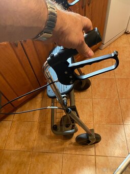 Skládací chodítko se sedátkem - 5