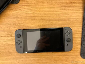 🎮 Nintendo Switch + ochranný obal – TOP stav - 5