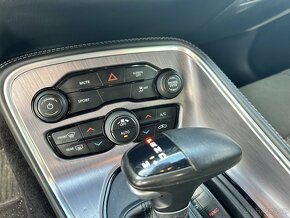 Dodge Challenger 2017 V6 - 5