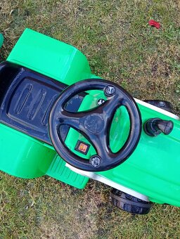 Dětský elektrický traktůrek s vlečkou. - 5