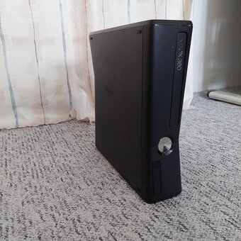 Xbox 360 + 2 hry - 5