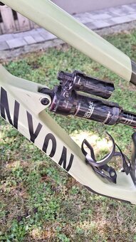 Prodám Canyon Spectral CF 9 2022 váha 13,6Kg - 5