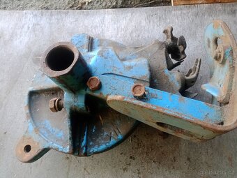 Prodám díly na lis k442 - 5