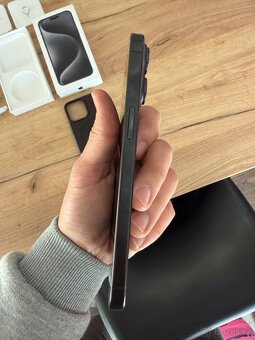 Apple Iphone 15 Pro Max 256GB černý - 5