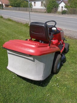 Zahradní traktůrek Honda 2417 W-Twin - 5