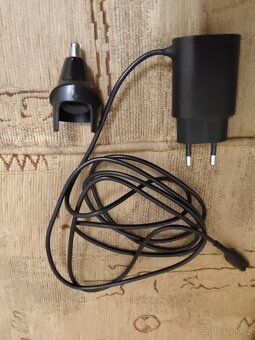 Elektronický holicí strojek Braun - 5