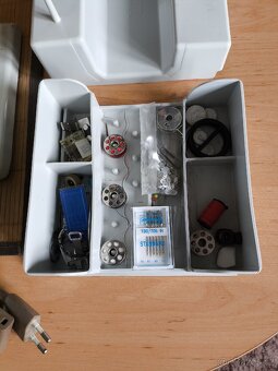 Elektrický šicí stroj kufříkový - 5