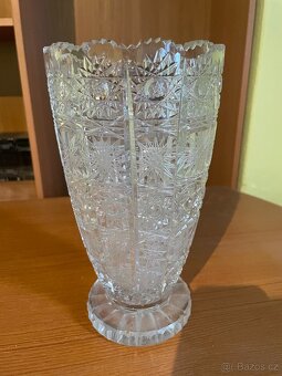 Broušená skleněná váza - 5