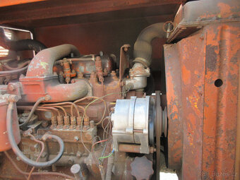 Kolový NAKLADAČ ZTS UNK 320 - 5