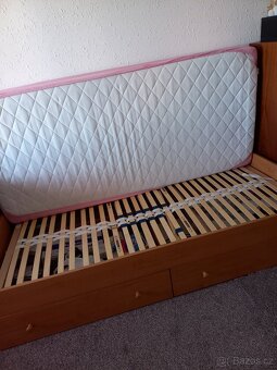 DŘEVĚNA  POSTEL -  VELKY ÚLOŽNÝ PROSTOR - 5