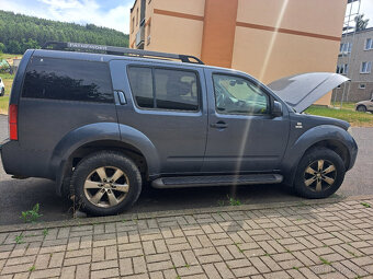 Nissan Pathfinder - 5