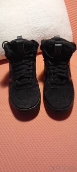 Zánovní zimní kotníkové boty Nike vel.38 - 5