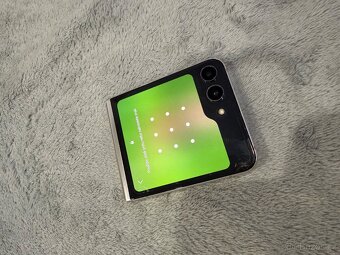 Samsung Galaxy Z Flip5 - 5