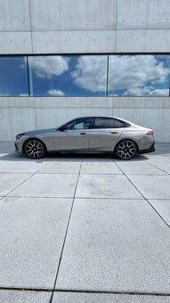 BMW 520d M Paket G60 197PS Alu 21” Hudba Bowers Max výbava - 5