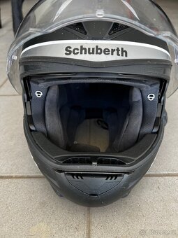Schuberth silniční helma 58/59, Dainese rukavice 9,5/Xl - 5