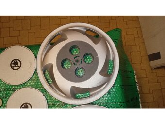 sada dvoudílných poklic (kryty kol) Škoda Favorit - 5