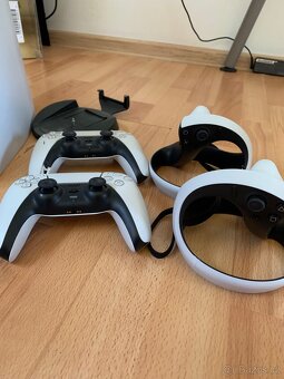 Prodám PlayStation 5 + PS VR2 + příslušenství - 5