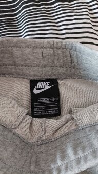 Chlapecké tepláky Nike vel. 128-134 - 5