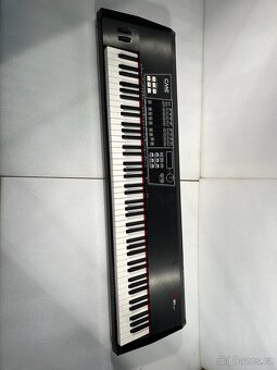 Různá piana, klávesy, MIDI controllery a doplňky - 5