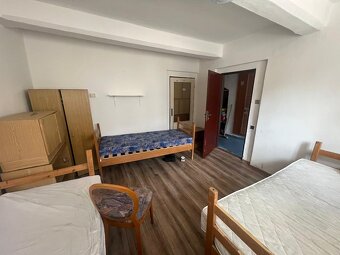 prodám dvougenerační RD vhodný na bydlení i na podnikání - 5